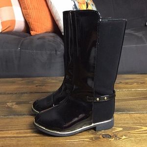 Toddler girls riding boot